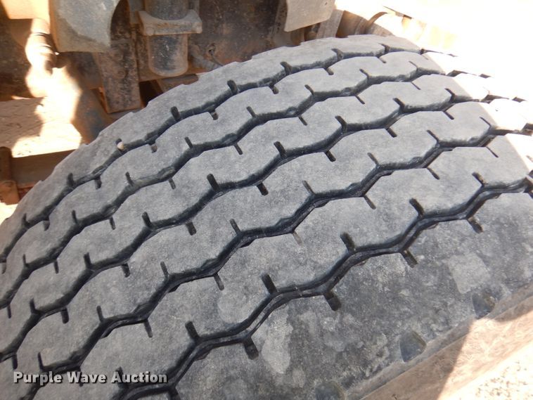 image for item JQ9308 2004 International 5500i  ready mix truck