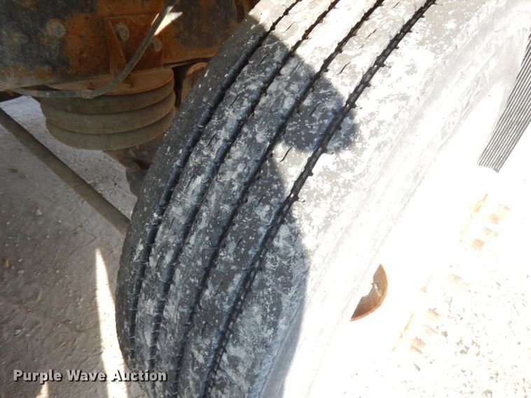 image for item JQ9308 2004 International 5500i  ready mix truck