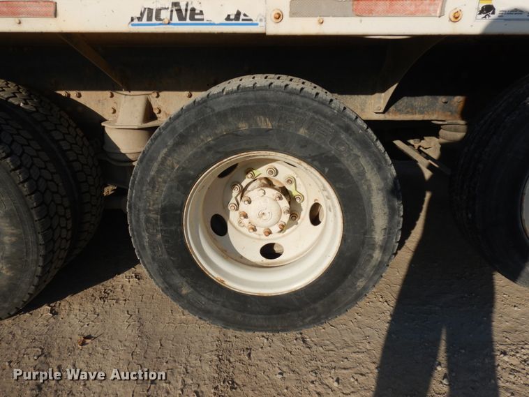 image for item JQ9308 2004 International 5500i  ready mix truck