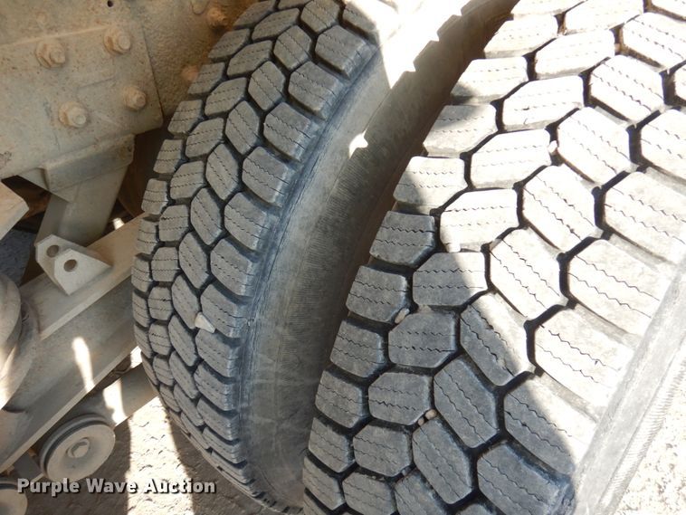 image for item JQ9308 2004 International 5500i  ready mix truck