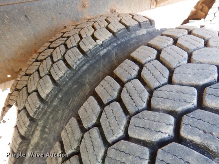 image for item JQ9308 2004 International 5500i  ready mix truck