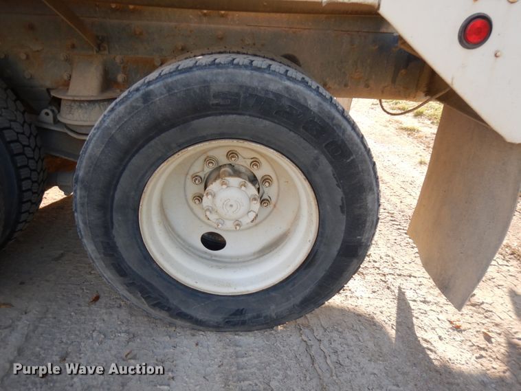 image for item JQ9308 2004 International 5500i  ready mix truck