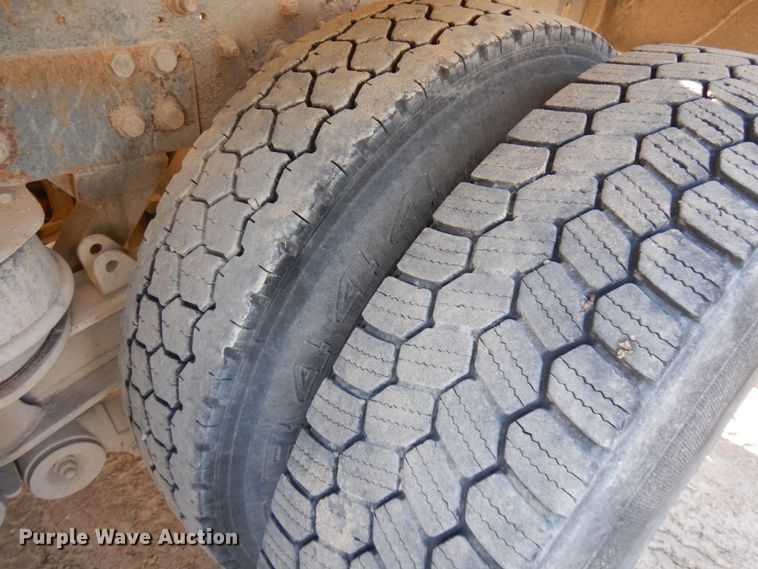 image for item JQ9308 2004 International 5500i  ready mix truck