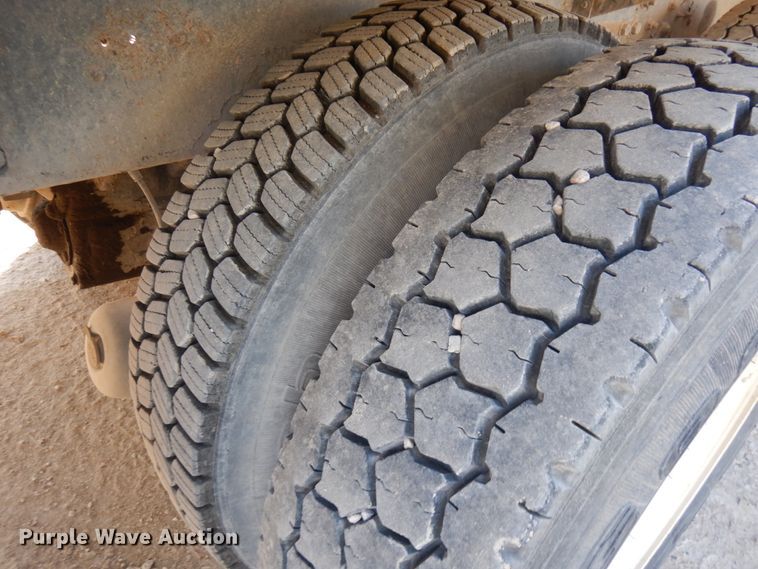 image for item JQ9308 2004 International 5500i  ready mix truck