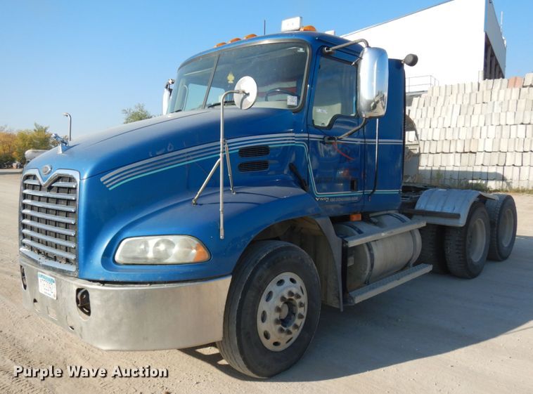 image for item JQ9311 2006 Mack CXN613  semi truck