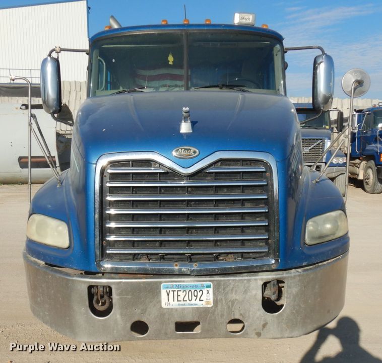 image for item JQ9311 2006 Mack CXN613  semi truck