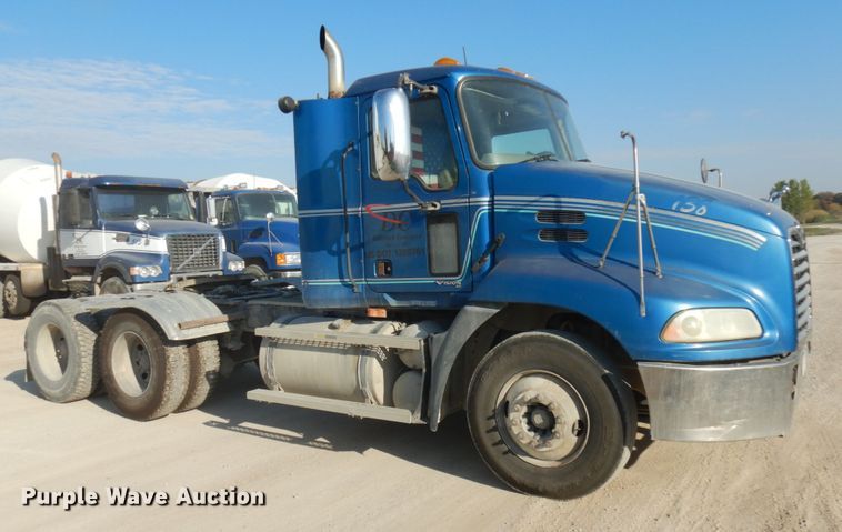 image for item JQ9311 2006 Mack CXN613  semi truck