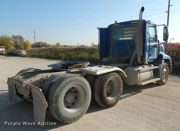 image for item JQ9311 2006 Mack CXN613  semi truck