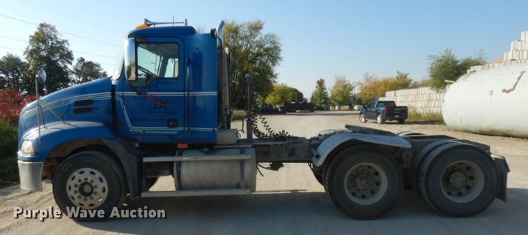 image for item JQ9311 2006 Mack CXN613  semi truck