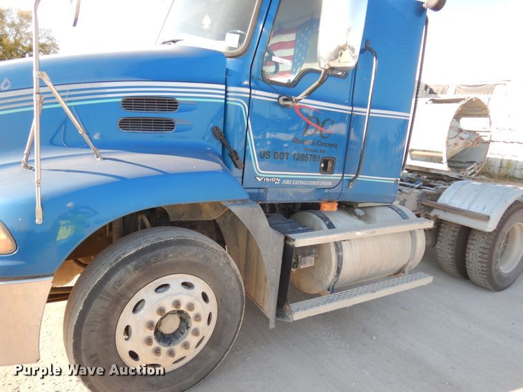 image for item JQ9311 2006 Mack CXN613  semi truck