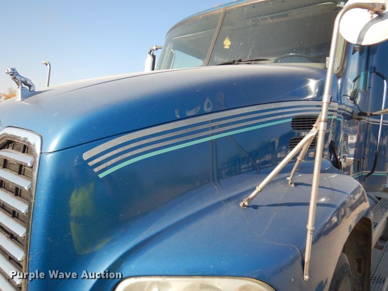 image for item JQ9311 2006 Mack CXN613  semi truck