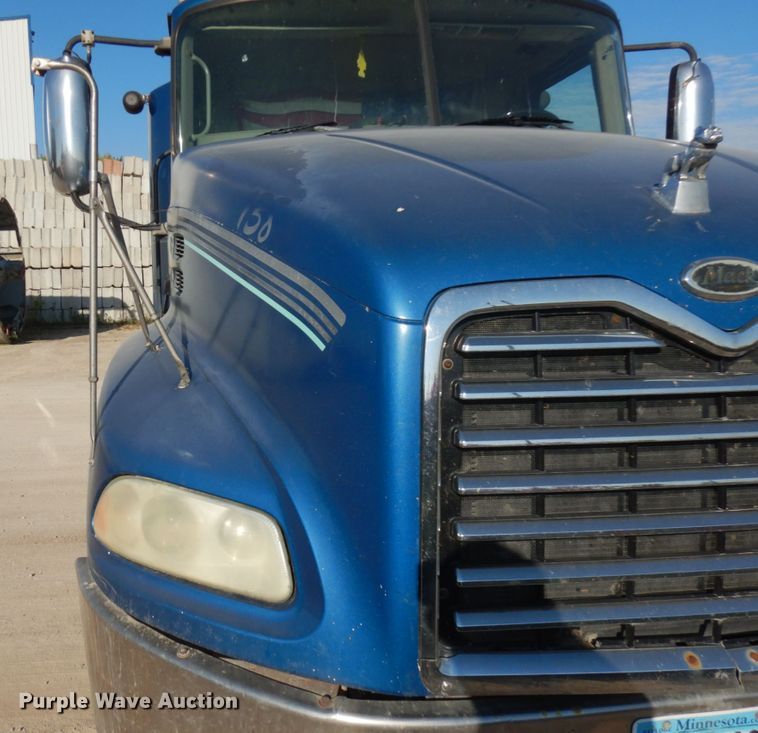 image for item JQ9311 2006 Mack CXN613  semi truck