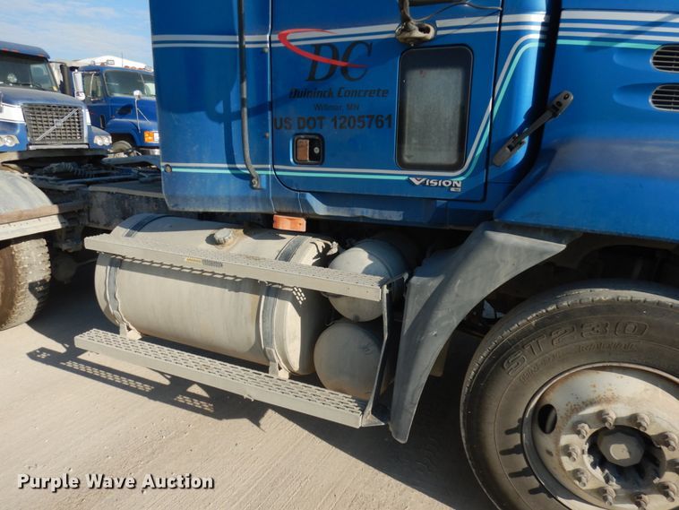 image for item JQ9311 2006 Mack CXN613  semi truck