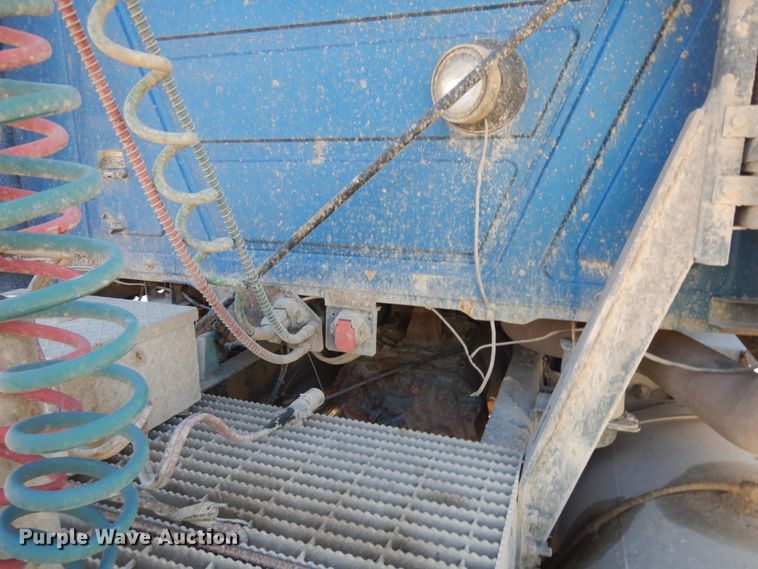 image for item JQ9311 2006 Mack CXN613  semi truck