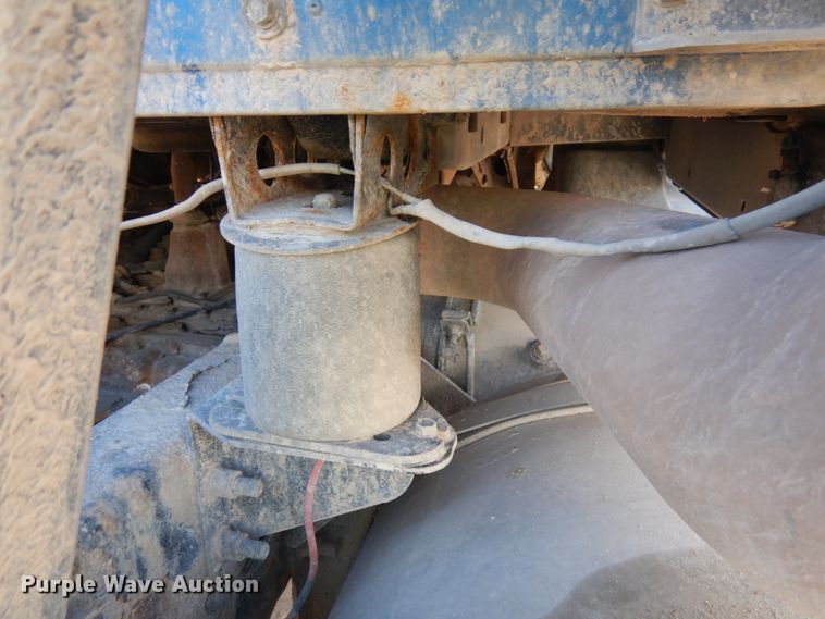 image for item JQ9311 2006 Mack CXN613  semi truck