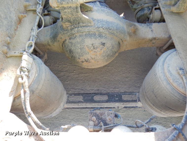 image for item JQ9311 2006 Mack CXN613  semi truck