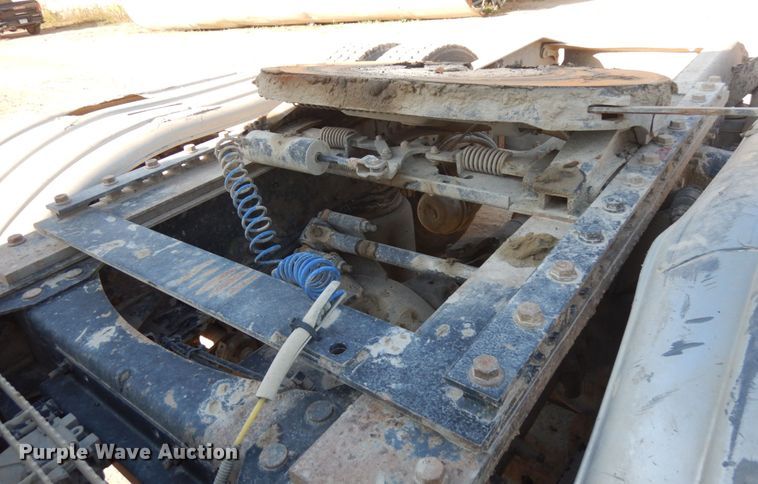 image for item JQ9311 2006 Mack CXN613  semi truck