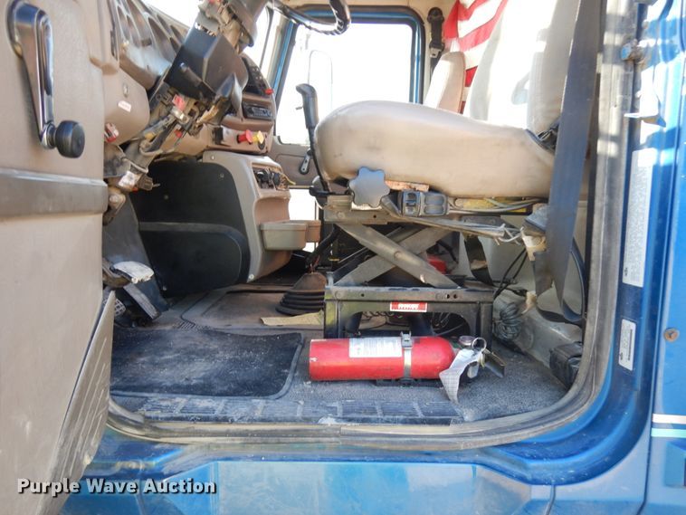 image for item JQ9311 2006 Mack CXN613  semi truck