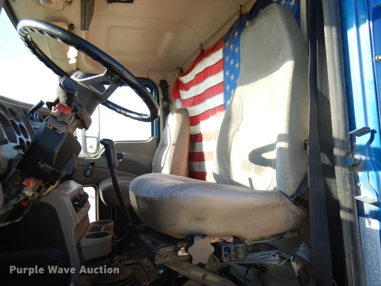 image for item JQ9311 2006 Mack CXN613  semi truck