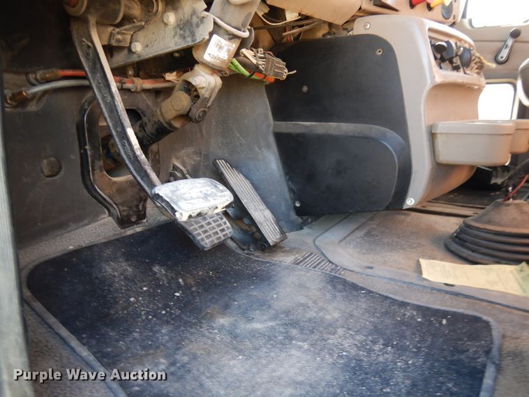 image for item JQ9311 2006 Mack CXN613  semi truck