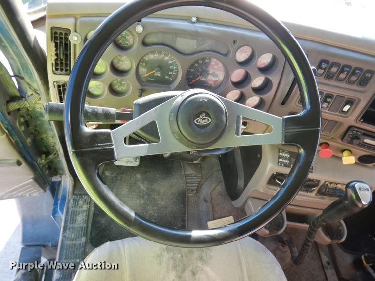 image for item JQ9311 2006 Mack CXN613  semi truck