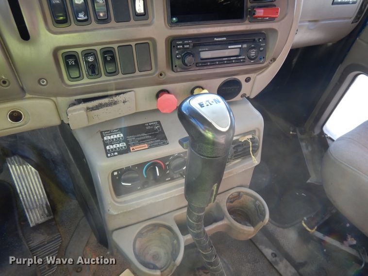 image for item JQ9311 2006 Mack CXN613  semi truck