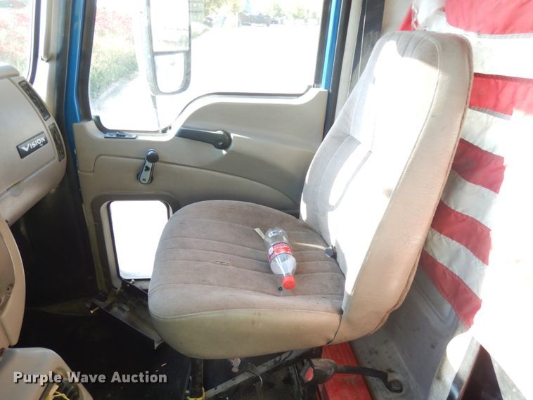 image for item JQ9311 2006 Mack CXN613  semi truck