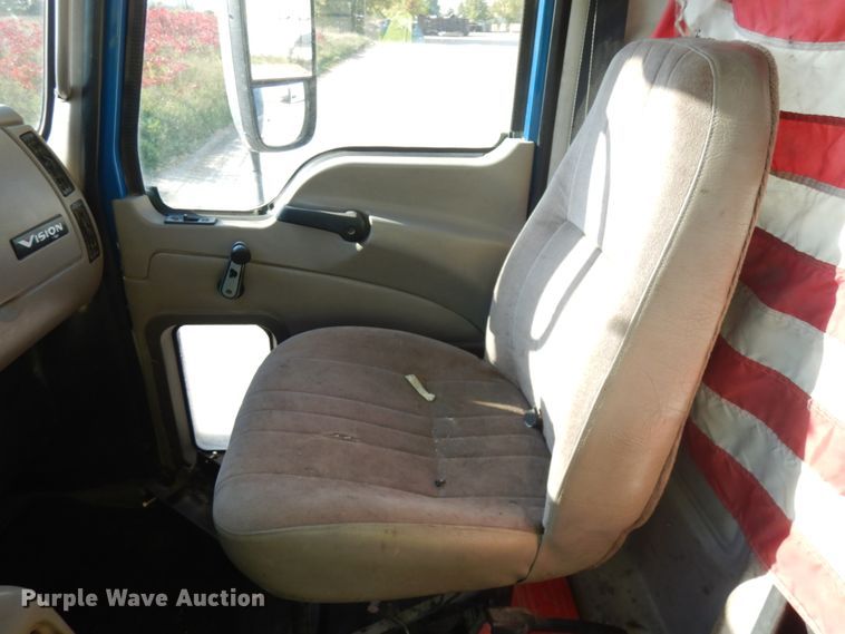 image for item JQ9311 2006 Mack CXN613  semi truck