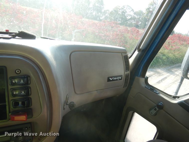 image for item JQ9311 2006 Mack CXN613  semi truck