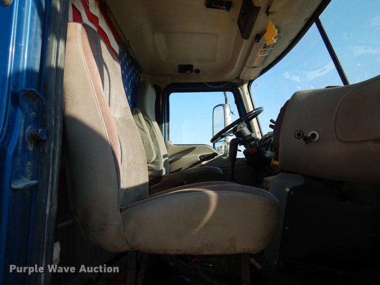 image for item JQ9311 2006 Mack CXN613  semi truck