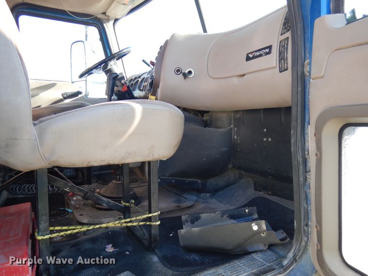 image for item JQ9311 2006 Mack CXN613  semi truck