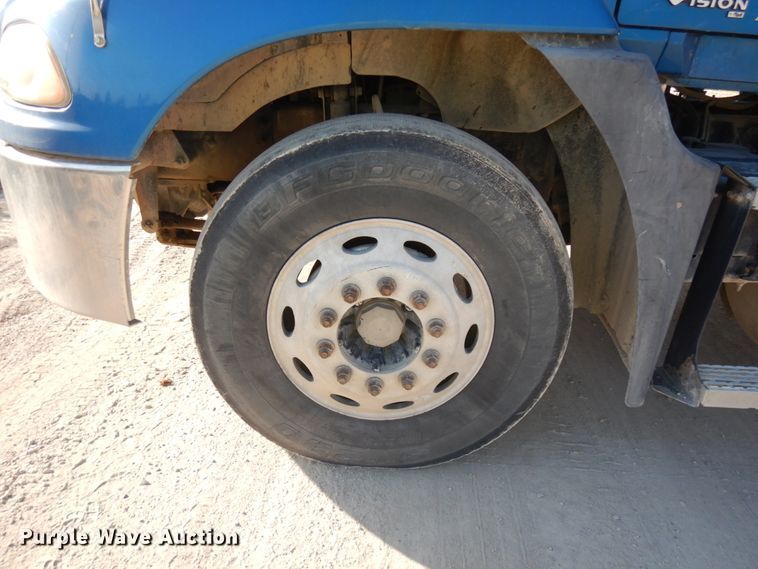 image for item JQ9311 2006 Mack CXN613  semi truck