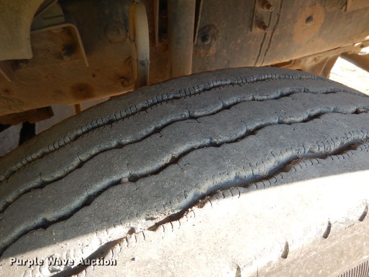 image for item JQ9311 2006 Mack CXN613  semi truck