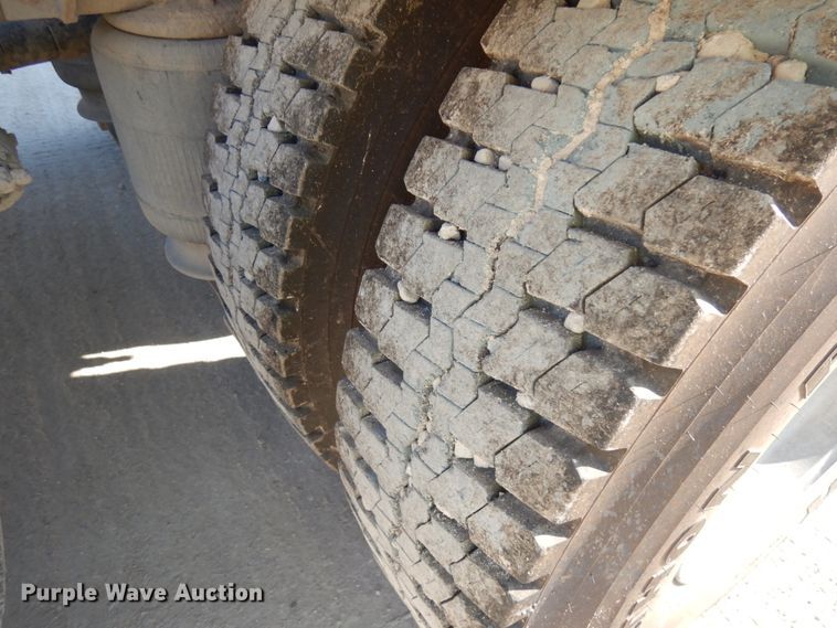 image for item JQ9311 2006 Mack CXN613  semi truck