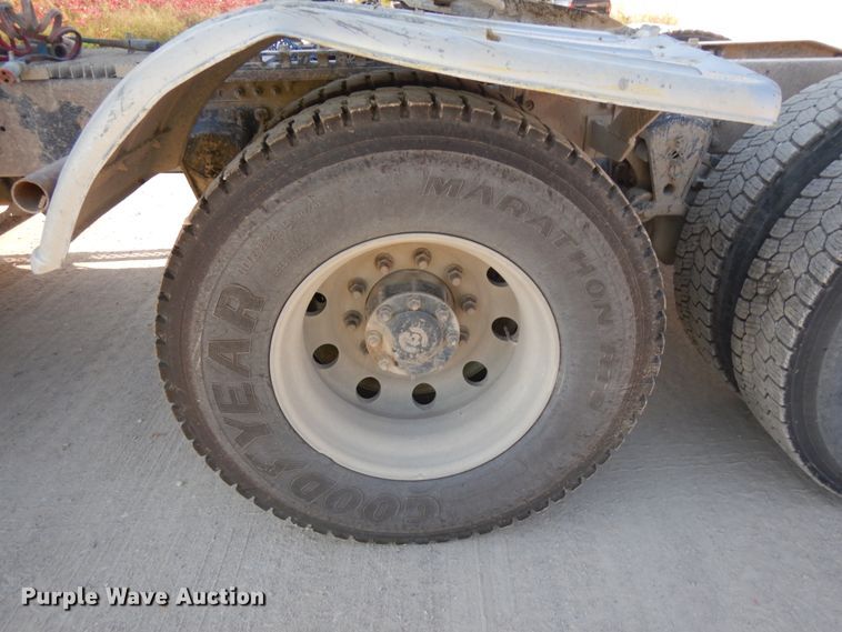 image for item JQ9311 2006 Mack CXN613  semi truck