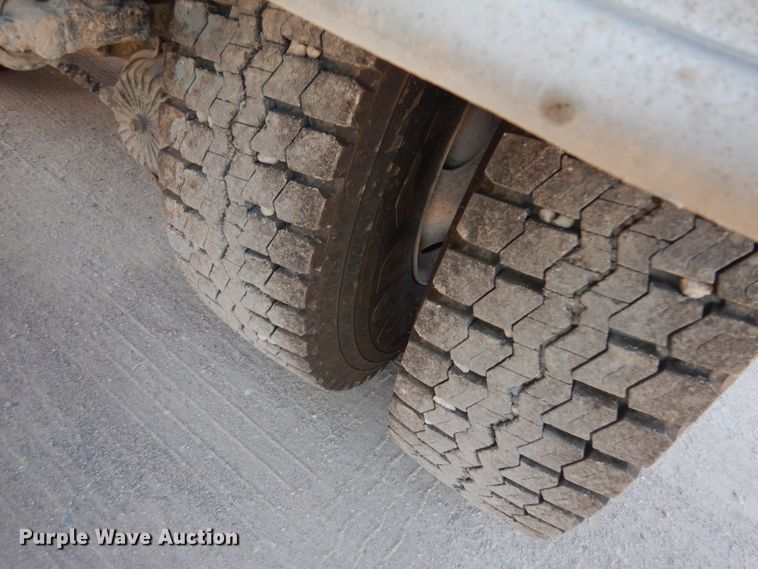 image for item JQ9311 2006 Mack CXN613  semi truck