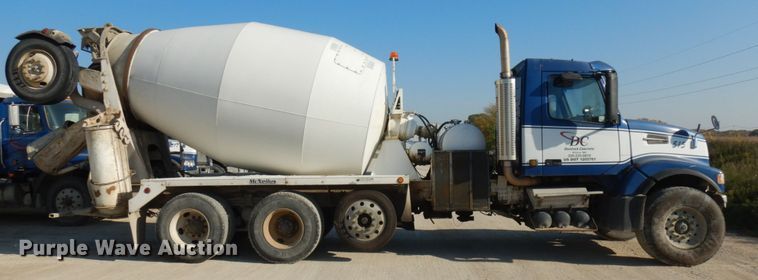 image for item JQ9312 2002 Volvo VHD  ready mix truck