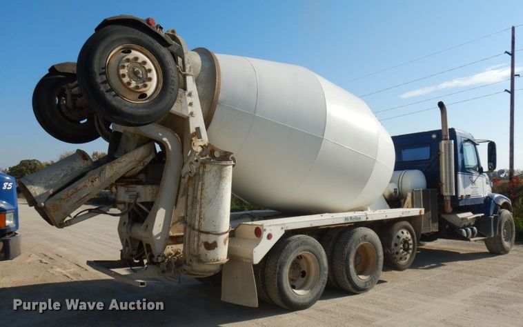 image for item JQ9312 2002 Volvo VHD  ready mix truck
