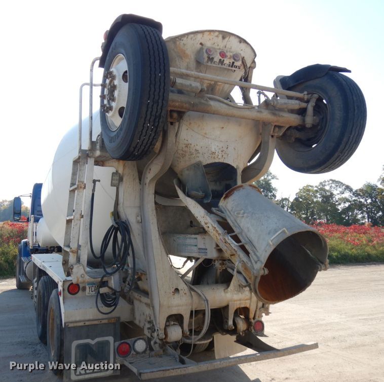 image for item JQ9312 2002 Volvo VHD  ready mix truck