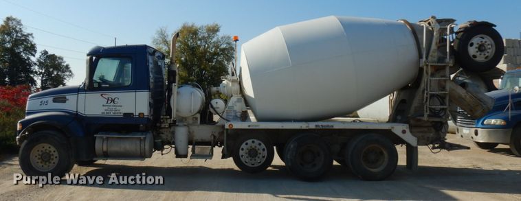 image for item JQ9312 2002 Volvo VHD  ready mix truck