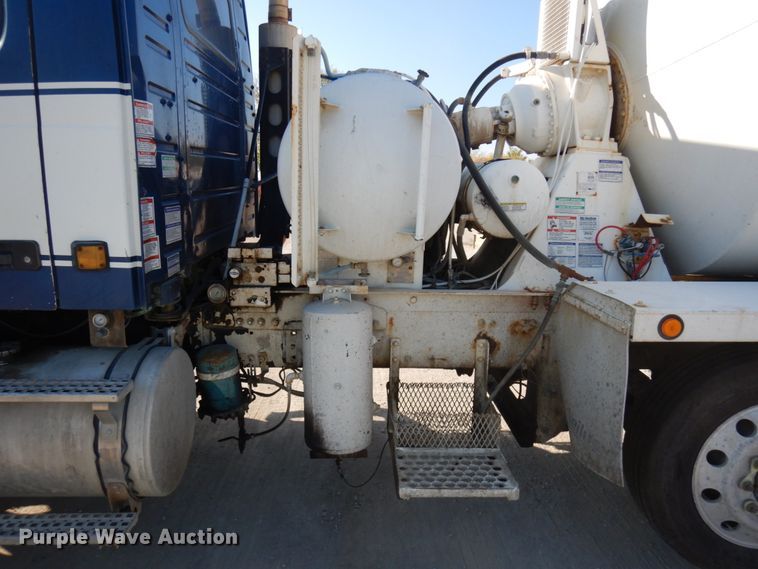 image for item JQ9312 2002 Volvo VHD  ready mix truck