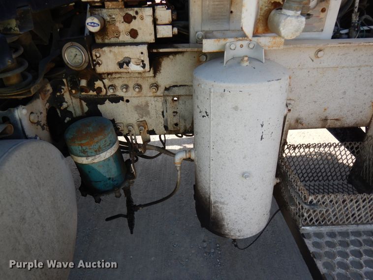 image for item JQ9312 2002 Volvo VHD  ready mix truck