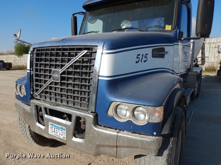 image for item JQ9312 2002 Volvo VHD  ready mix truck