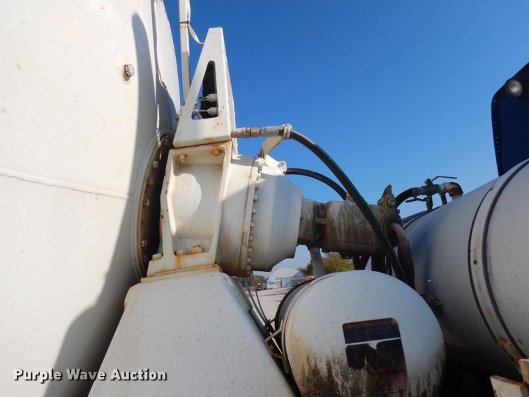 image for item JQ9312 2002 Volvo VHD  ready mix truck