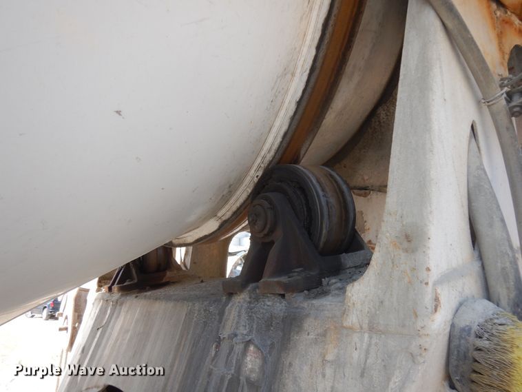 image for item JQ9312 2002 Volvo VHD  ready mix truck