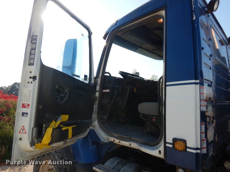 image for item JQ9312 2002 Volvo VHD  ready mix truck