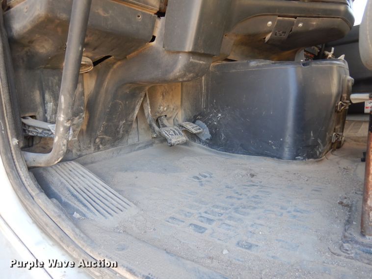 image for item JQ9312 2002 Volvo VHD  ready mix truck