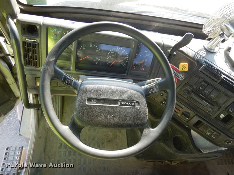 image for item JQ9312 2002 Volvo VHD  ready mix truck