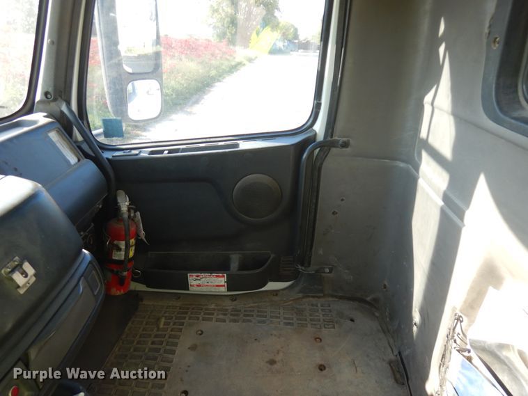 image for item JQ9312 2002 Volvo VHD  ready mix truck