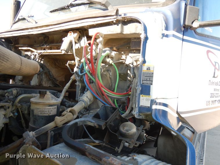 image for item JQ9312 2002 Volvo VHD  ready mix truck